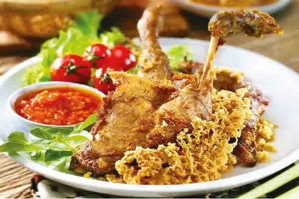 bebek-kremes-renyah-nikmatnya-yang-menggugah 