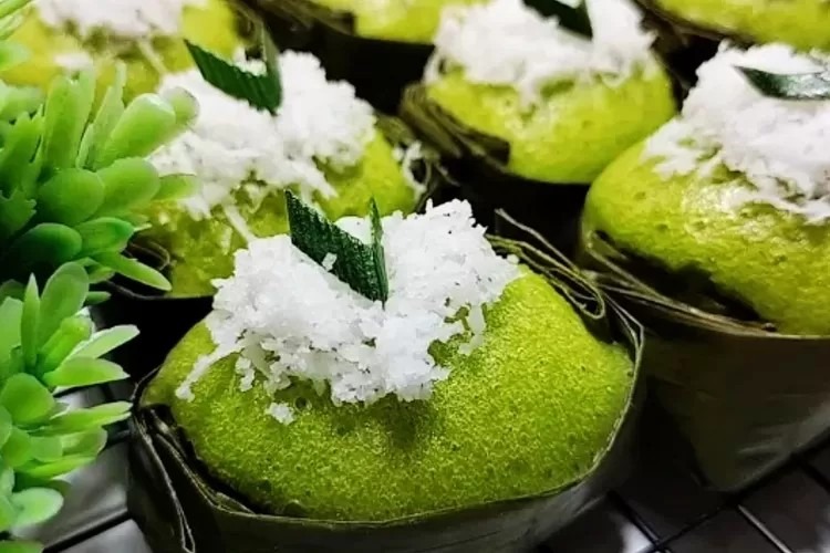 apem-pandan-tape-lezatnya-kue-aroma-pandan 