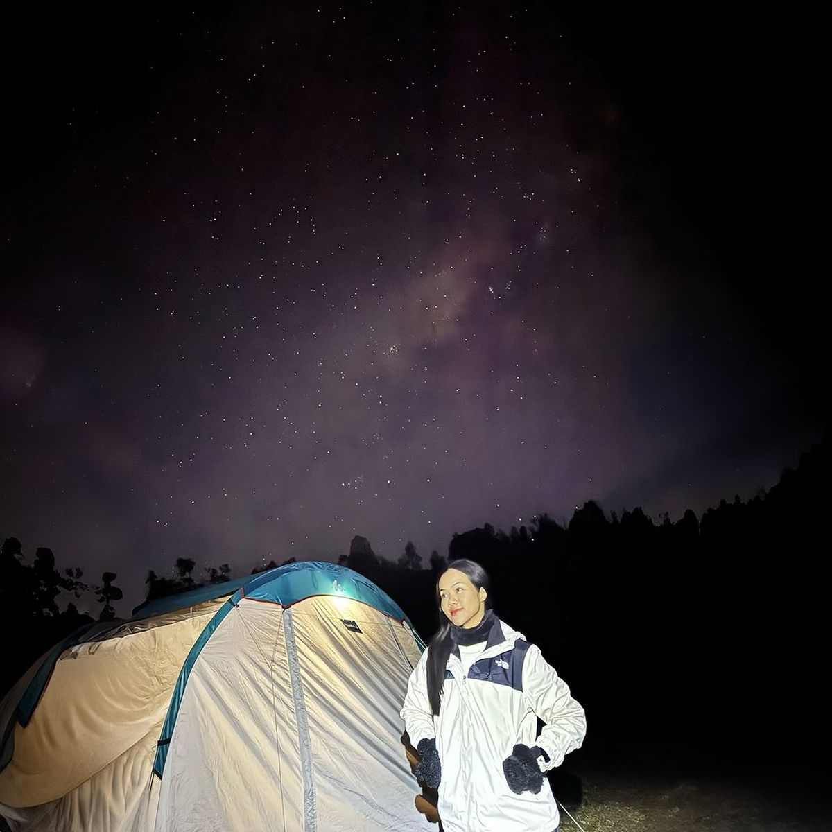 Yura Yunita Naik Gunung