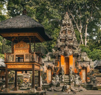 Mandala Suci Wenara Wana