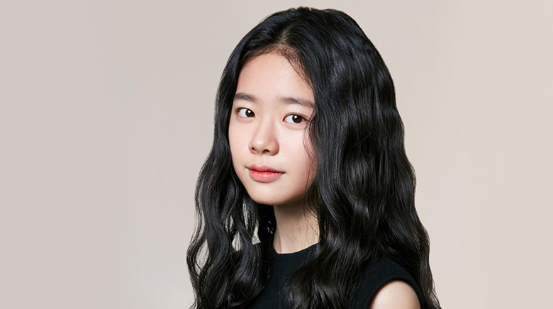 Gaya Akting yang Kuat dan Alami