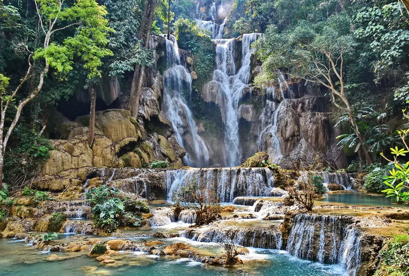 Perjalanan Menuju Kuang Si Waterfall