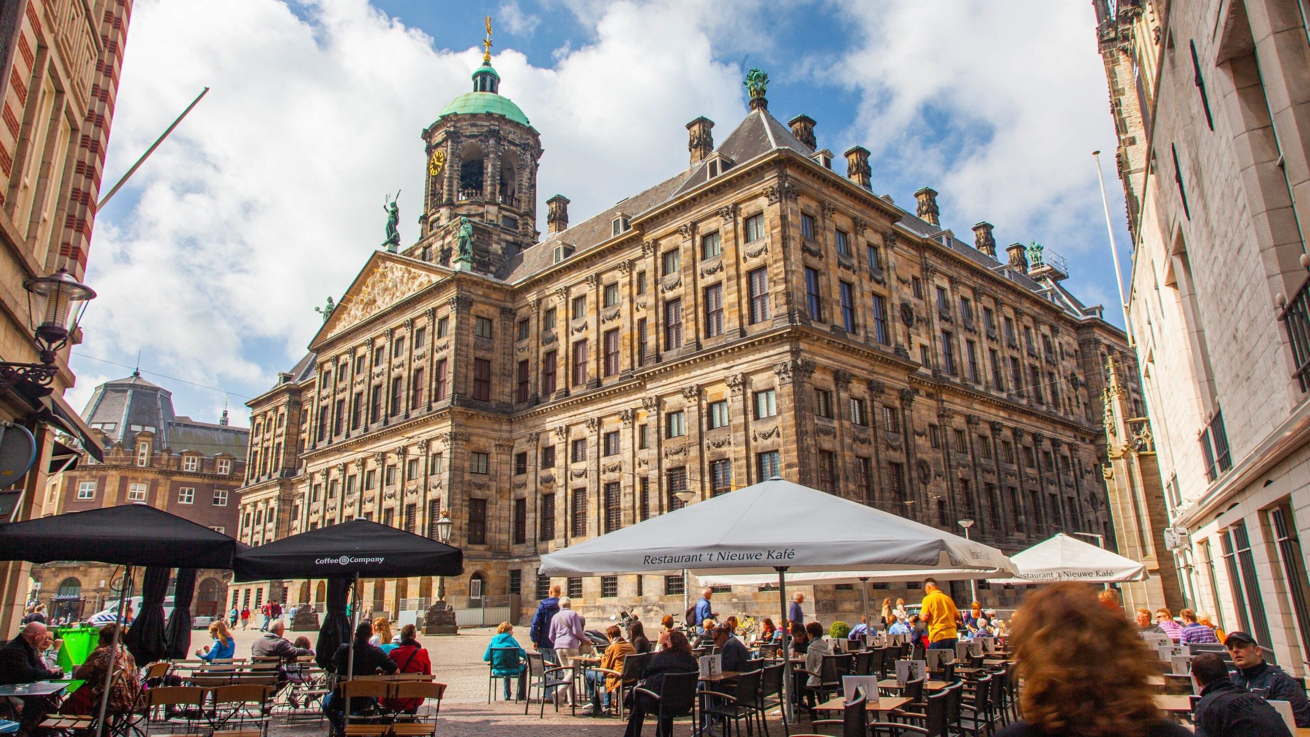 Dam Square di Musim yang Berbeda