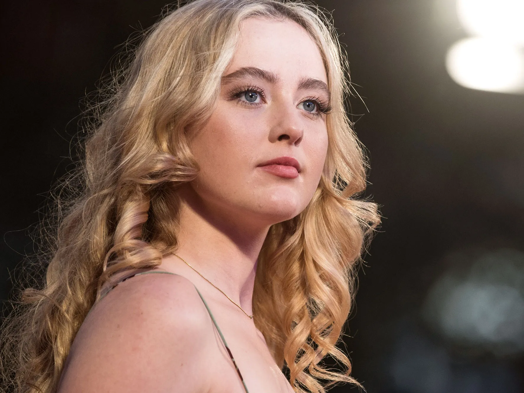 Cara Kathryn Newton Menjaga Keseimbangan Hidup