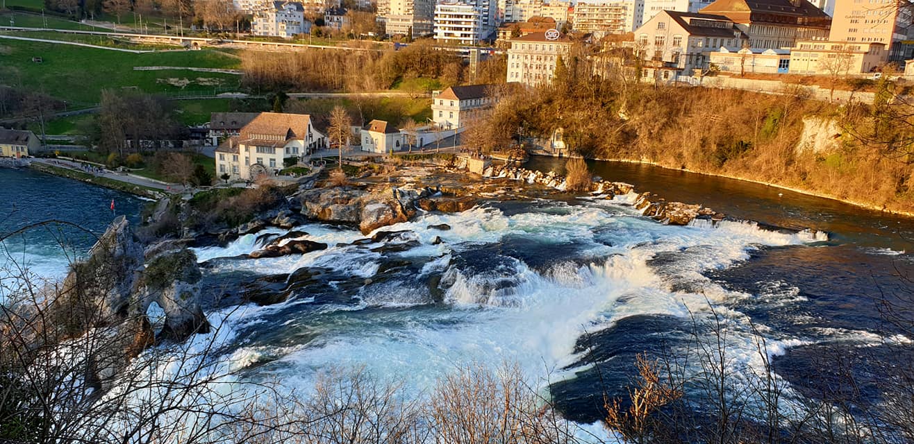 Kekuatan Alam Rhine Falls dalam Skala Raksasa