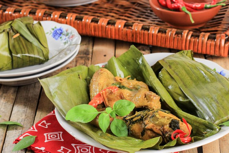 Pepes Ayam Kuning