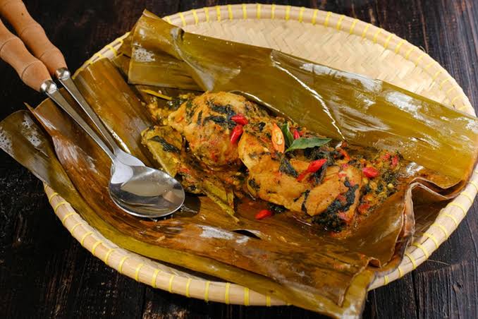 Pepes Ayam Kuning