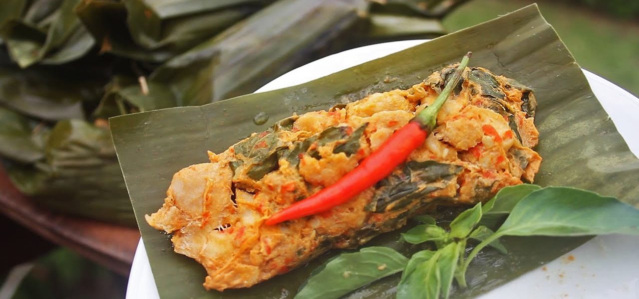 Pepes Ayam Kuning
