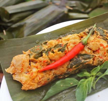 Pepes Ayam Kuning