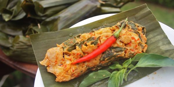 Pepes Ayam Kuning