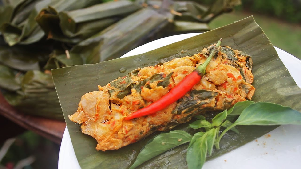 Pepes Ayam Kuning